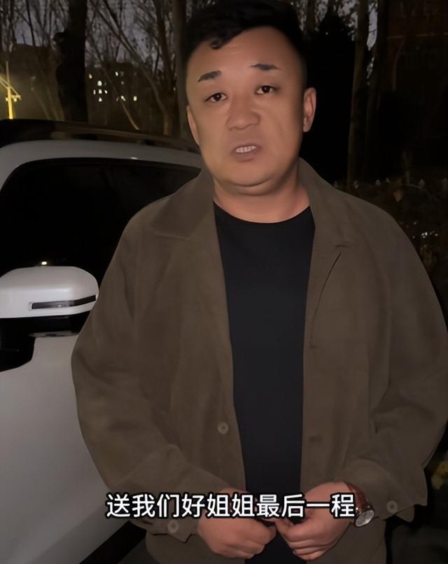 贺娇龙自曝被动收入900万 昭苏县城花卖空房住满 无数网友奔赴送别