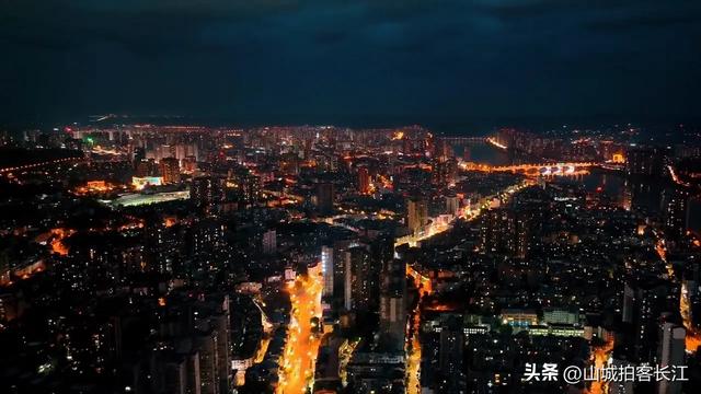 四川被大佛“庇佑”的城市，方言是正宗古蜀话，还有吃不够的美食