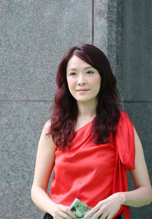 两性关系：45岁后，女人不怕你动手动脚，就怕你动这几样