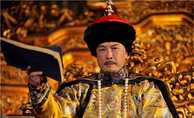 野史：乾隆出上联：坐北朝南吃西瓜，皮往东放！纪晓岚不敢对下联