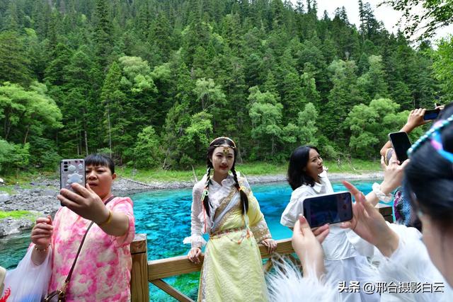 九寨沟:梦幻海子,人间绝色(图)