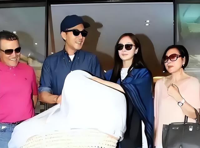 离婚7年后，高调宣布喜讯的杨幂，早已是刘恺威高攀不起的存在