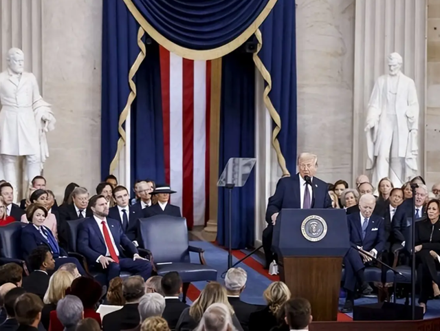 历史开了个玩笑，先倒下的不是乌克兰，而是百年中立的瑞士？