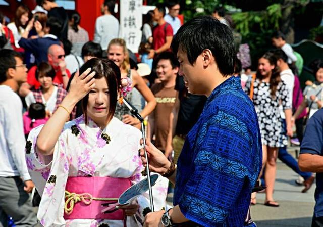 大量日本游客涌入北京，打着旅游幌子不去旅游不吃美食，为啥来？