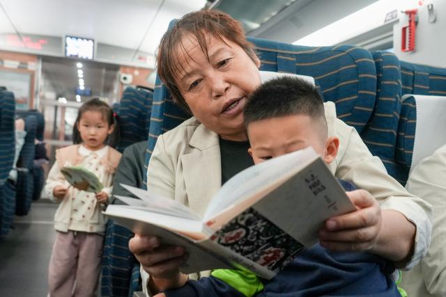 庆阳“乘高铁”出圈：一本手书 一部宣传片与十万旅客的邂逅