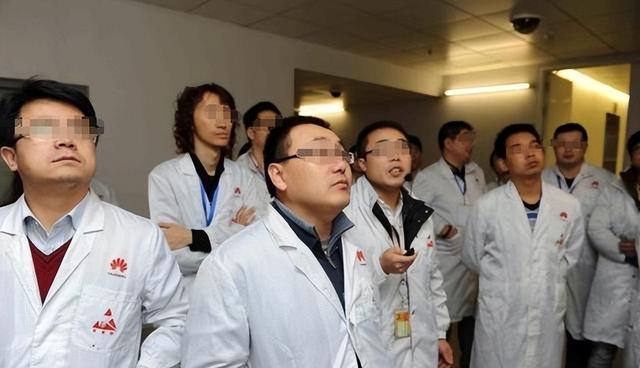 年薪600万华为高管，美公民身份被扒，带13人窃密，下场大快人心