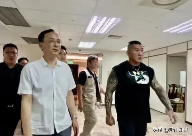 罢免倒计三天,馆长真的变了,直指蓝营再批黄智贤,吴思瑶慌了!