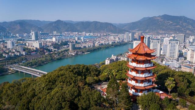 十一中秋长假，去人更少的地方，今年假期，去这6个城市看看