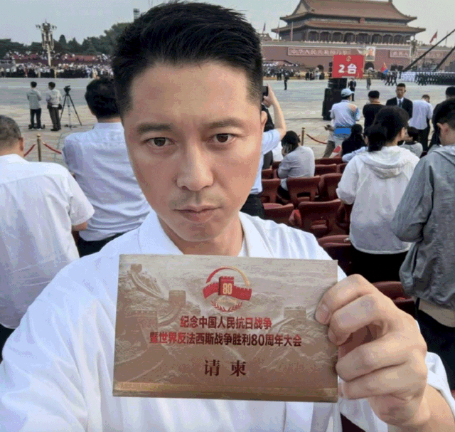 被央视怒批、脑袋空空，德不配位，难怪阅兵从不邀请“流量”明星