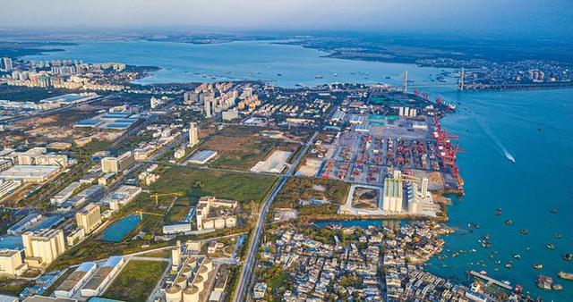 新加坡总统：中国不要自给自足，海南封关将会砸了新加坡的铁饭碗