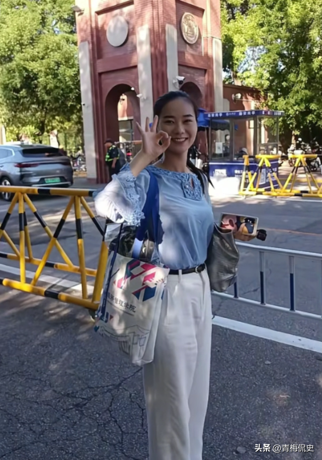 女民兵李思颖阅兵回家后仅半天，又有一个新身份：河北工大研究生