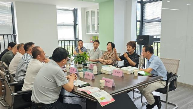 四川省民生研究会名誉会长曾清华一行调研四川福寿轻体生物科技