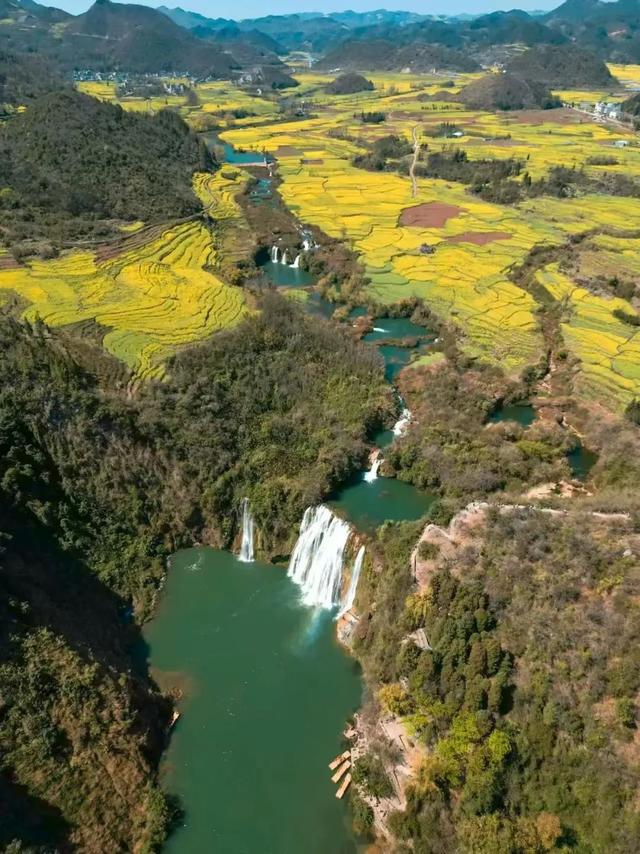 逃离高温！高铁直达22℃清凉之都，比六盘水凉快！草原惊艳瀑布奇绝，人均50吃到爽！