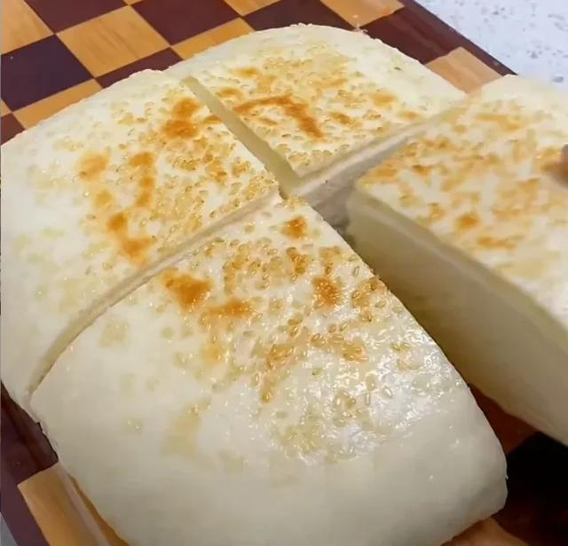 千层饼像我这样做，松软能翻书，一次醒发就搞定，方法简单易学