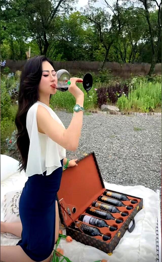江苏美女嫁给杭州富豪，富豪比她大32岁，生下儿子后获赠2000万