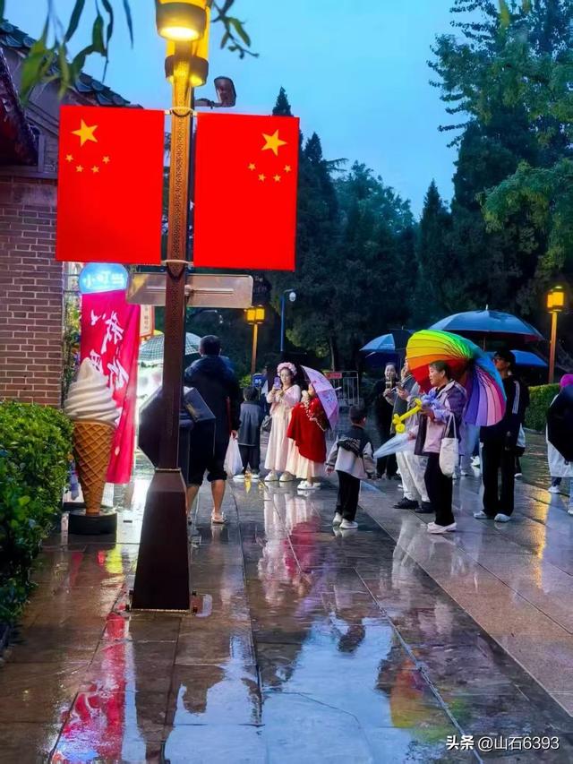 新华社原军事记者陶俊峰泉城美拍：《秋雨中游览大明湖》