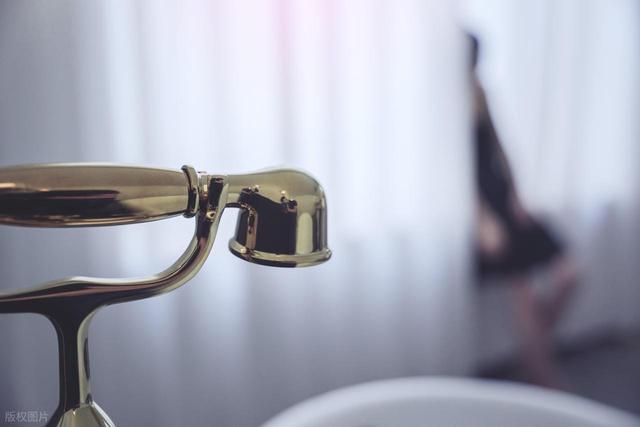 不止偷拍还贩卖！竟然还搞 “包月服务	”	，终究逃不过法律严惩！