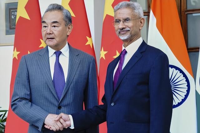 不到24小时，两国官宣访华消息，印度再翻脸，外交部送上六个字
