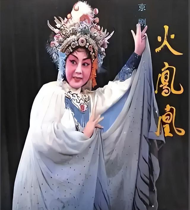 吃里爬外，永不回国？她带领30名演员选择留美，如今年过花甲归来