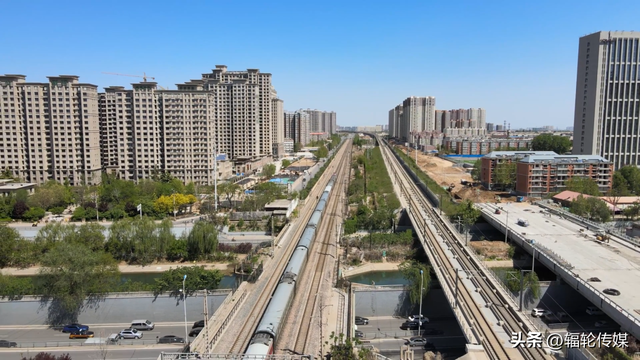 开往春天的普铁丨一路繁花相伴，品牌与春光同行