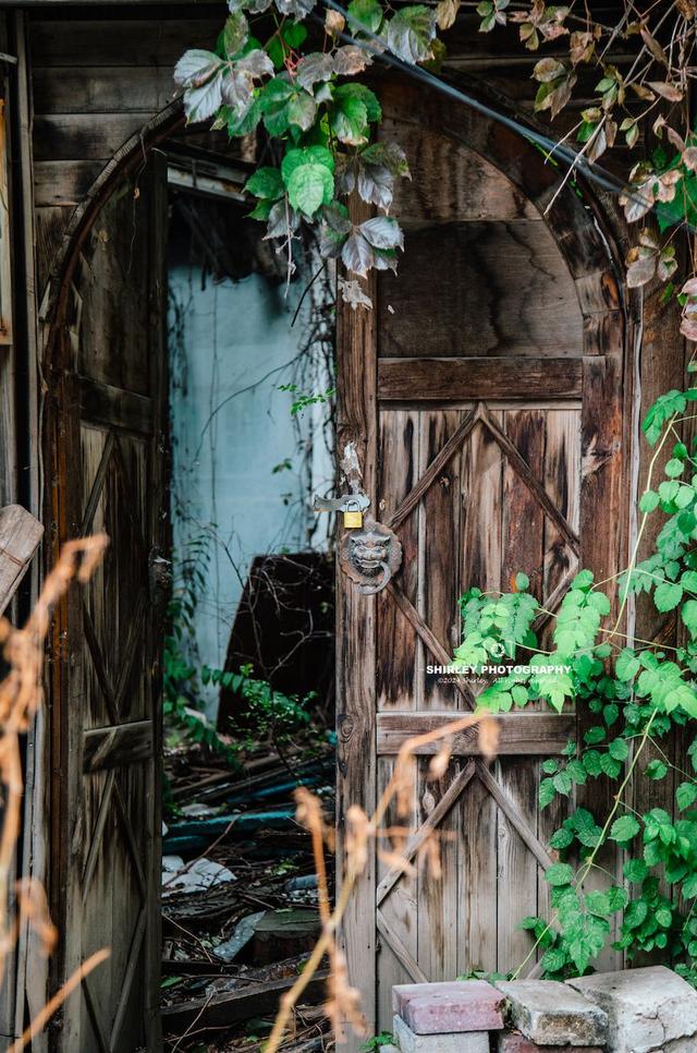 北京国宝级王府，曾经每年开放一天，如今腾退后破败不堪一片狼藉