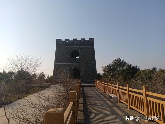 邓州禹山，自古为文化名山，曾有禹庙和清代高官筑的读史亭，