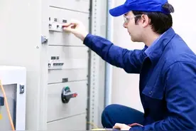 如果你找不到工作，我建议你去学电工。图片