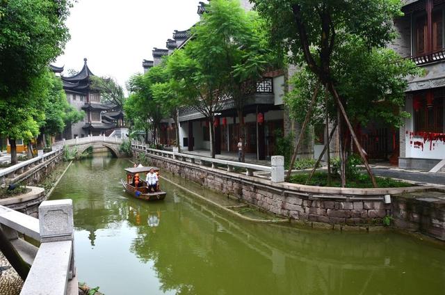 从天空之镜到仿古小镇：景区复制粘贴术失灵，这些景点你想去吗？