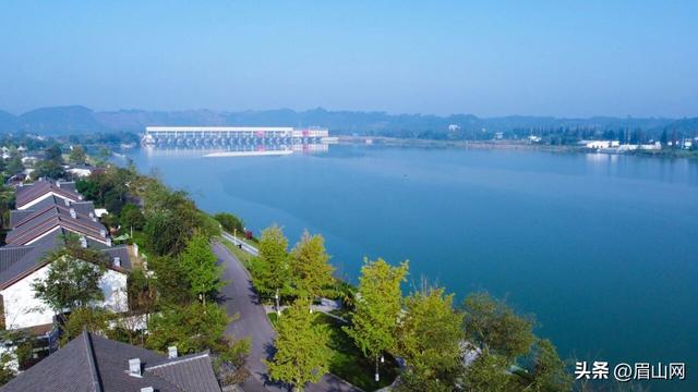 瓦屋山看雪、水街穿越、湖畔篝火……很难不爱眉山的元旦