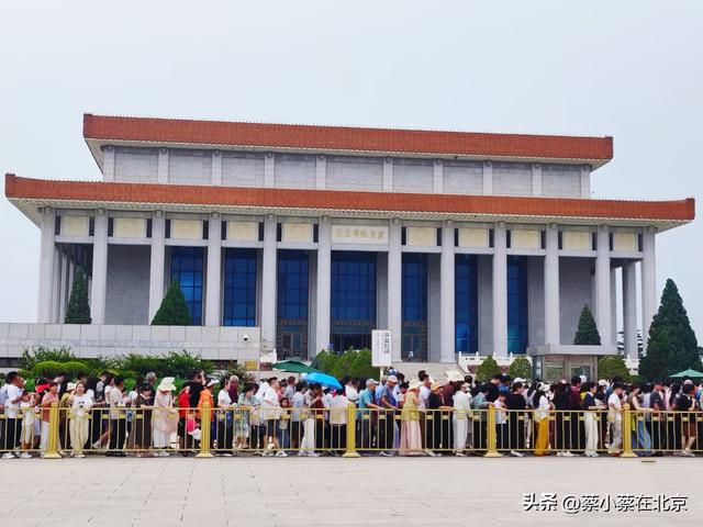 2025年7月27日，北京毛主席纪念堂发生的真实场景，排队长人超多
