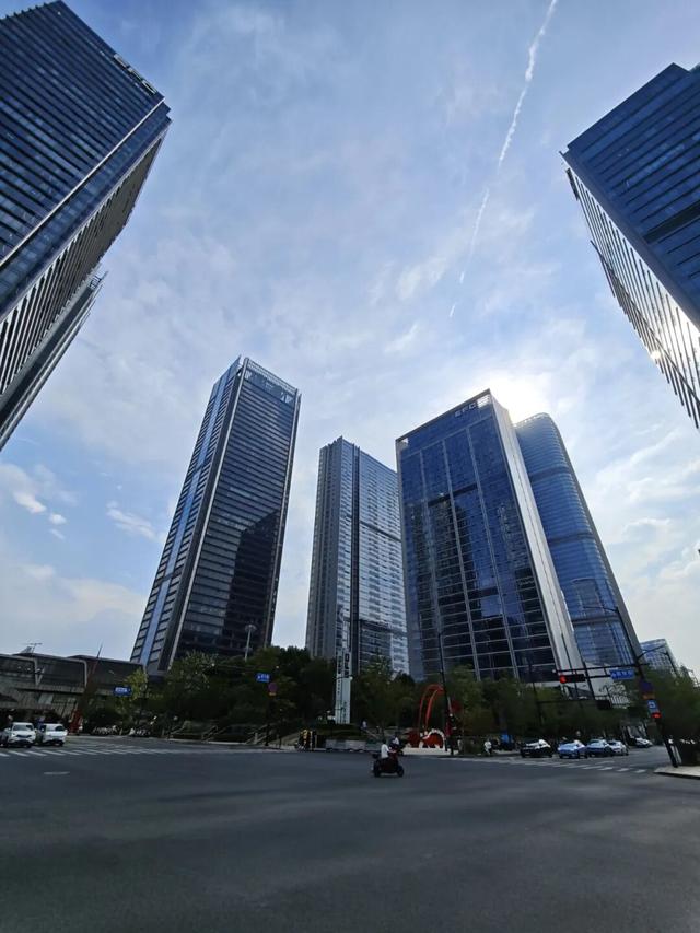 左手改名右手背屏，小米17 Pro真能对标苹果？