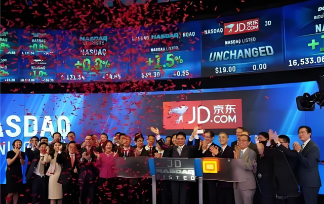 刘强东又出手！拿下第六家上市公司，370亿市值让同行慌了
