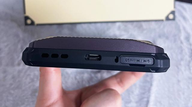 电池容量达到10800mah，拥有满级三防特性，这款国产智能机足够强