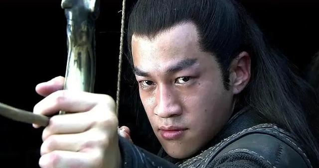 三国名将夏侯惇的武艺怎么样？如果单挑，能打赢吕布、关羽吗？