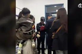 济南变“挤”南、天水麻辣烫排队3小时！网友：全国景区都像有1亿人…图片