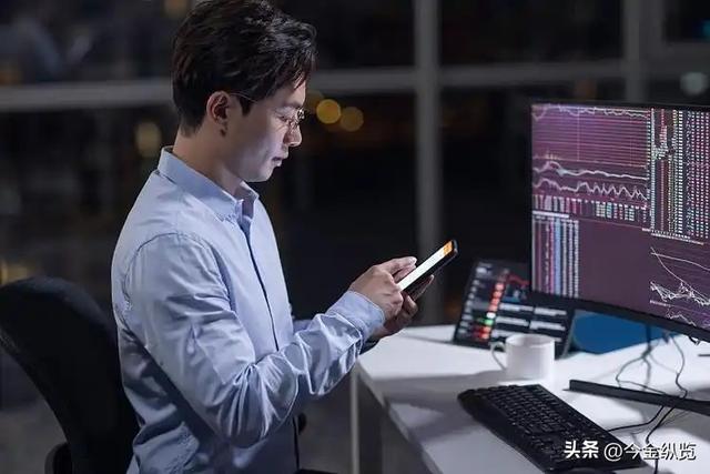 别再用“瞎忙”感动自己了！真正牛掰的中层，都靠“偷懒”出业绩