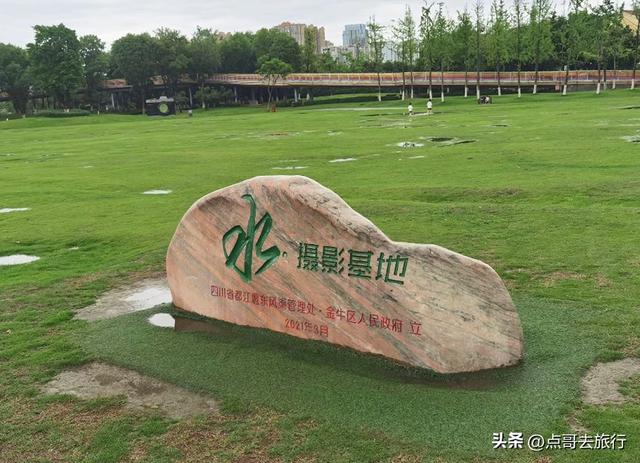 成都市内超级大草坪，美得让人惊叹，是摄影者的天堂，公交车直达
