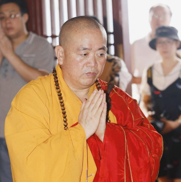 释永信被查后，令人担心的事就发生了！著名央视主持人受到牵连