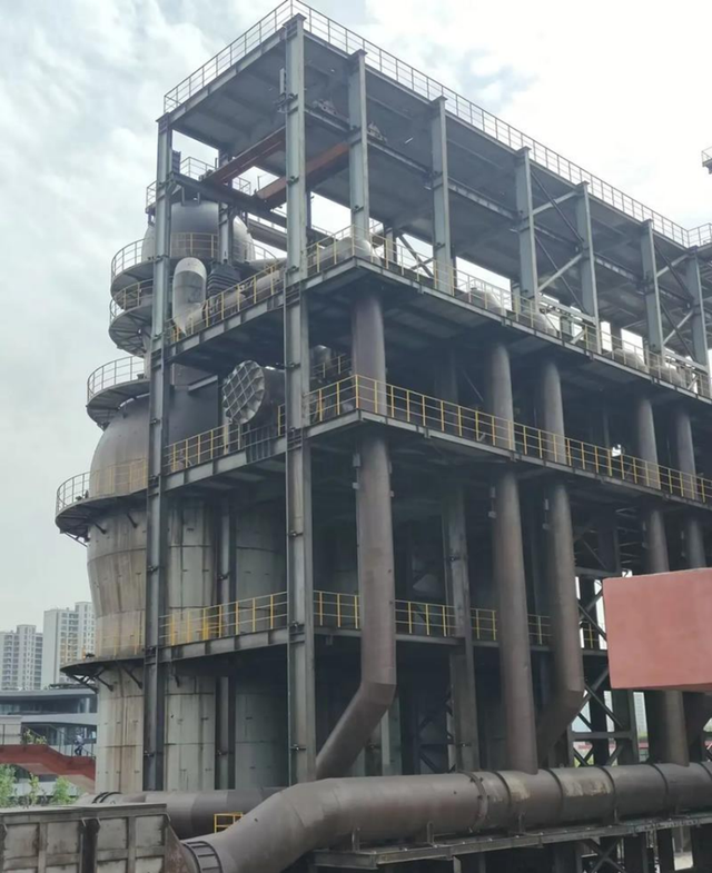 全面反华？卡尼正式通知中国：加征25％关税，中企必须卷铺盖走人