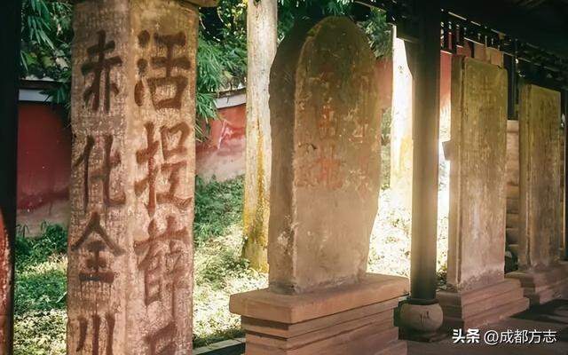 成都向西1.5h！这里藏了个“三色”宝藏小镇→