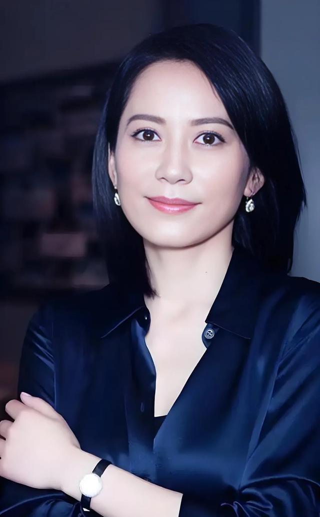俞飞鸿54岁未婚，冯唐问她生理需求，她说有男人陪伴了近20年