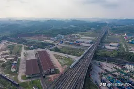 上饶，有个中国第一座骑跨式的高铁车站图片