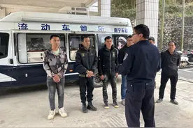 南宁交警把摩托驾考送到家门口 考生可以现场领证图片