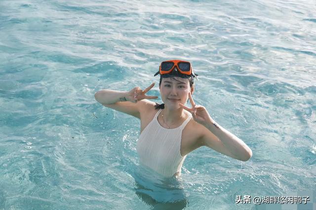 泳坛女神刘湘的假日：海边游泳拍摄写真，活力四射身材绝美！