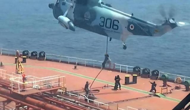 中方资产被扣押，局势变成4打1，伊朗出兵登船，特朗普捅马蜂窝