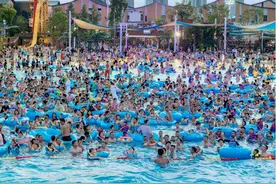 湖北襄阳：华侨城奇幻度假区暑期火爆，掀起文旅消费新热潮图片