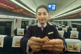 全网急寻！这趟列车上发现金戒指，刻有“父亲”二字！列车员：对失主或有重要意义图片