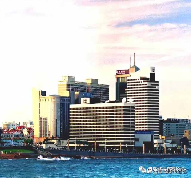 东有海天，西有华天，九十年代青岛著名的大酒店