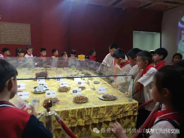 雨天也挡不住！国庆假期，淄博又火了！还上了央视~