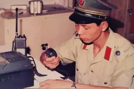 85年，我当上了合同制民警，同学大学毕业成为同事，却是天壤之别图片